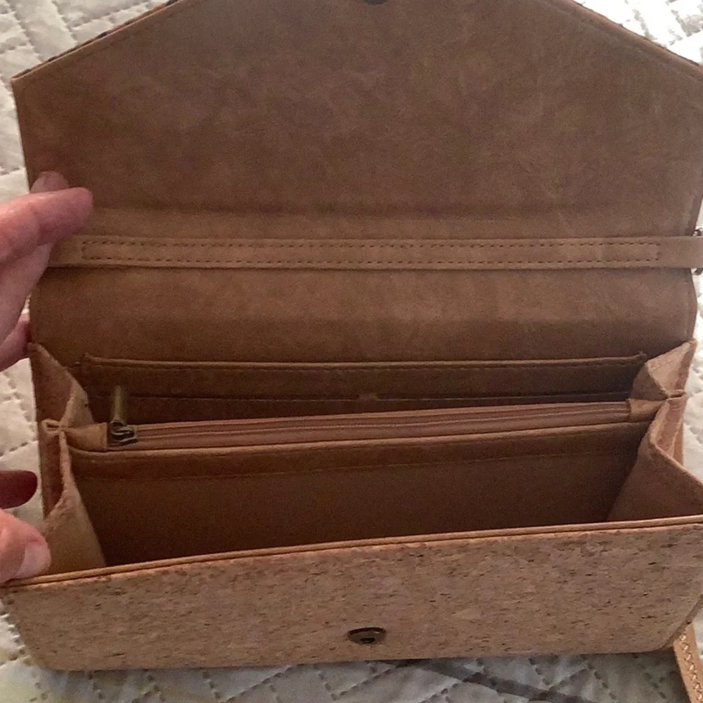 CORK ENVELOPE CROSSBODY BAG